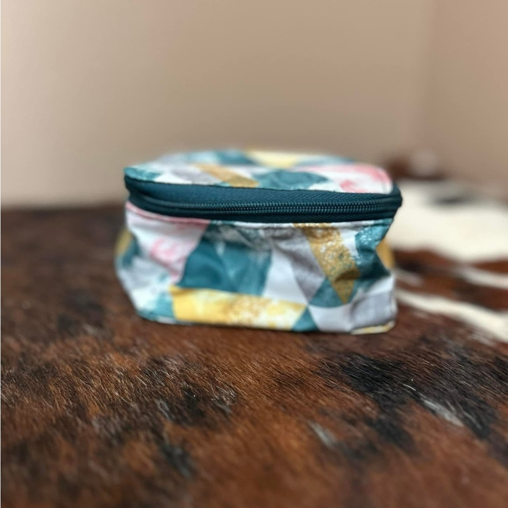 Thirty one mini jewelry case